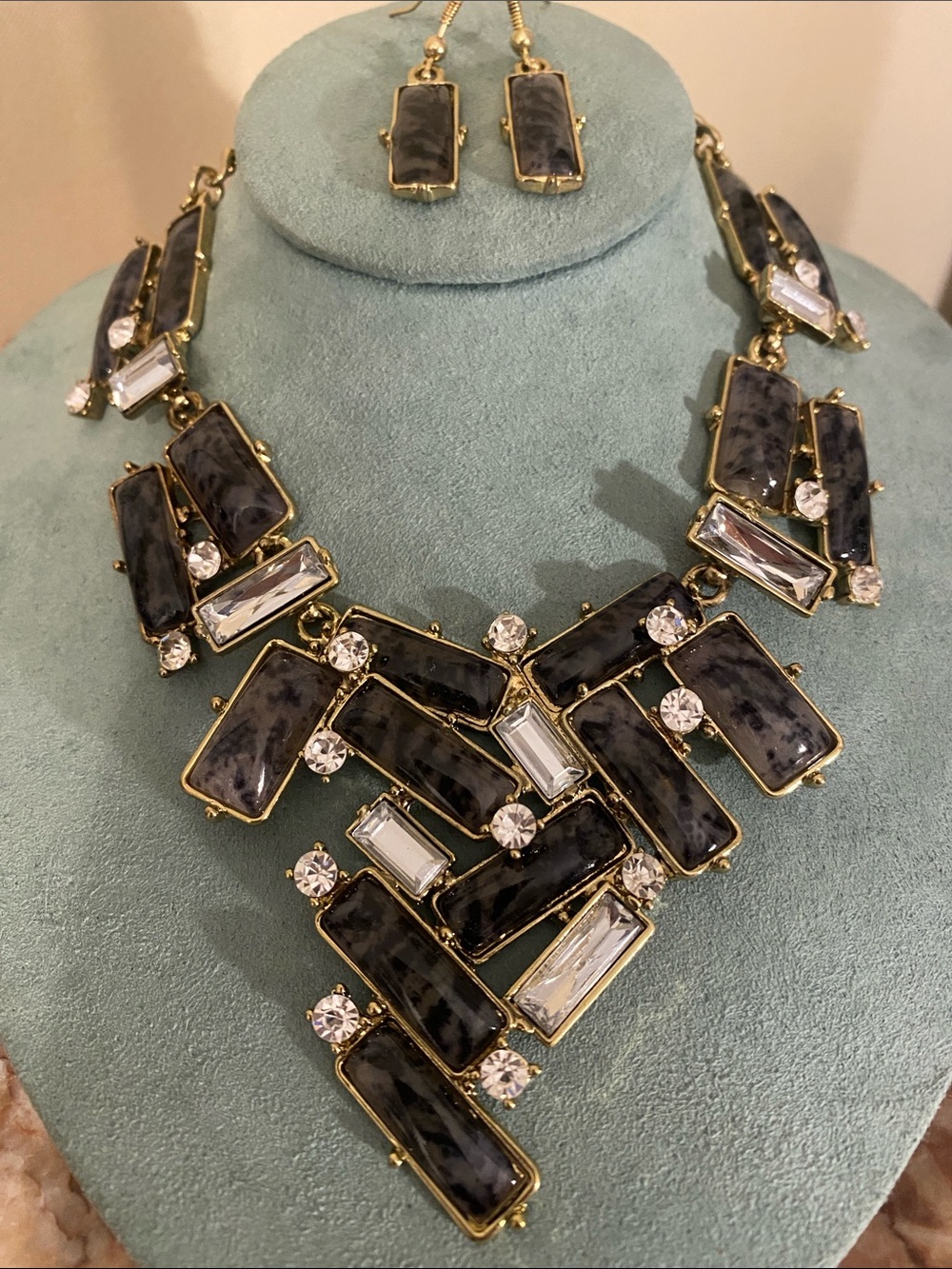Gray Marble Stone & Rhinestone Statement Necklace- Earring Set Gold Tone
